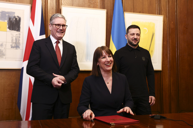 動用俄凍結資產孳息 英貸款烏克蘭全用於軍事創首例 | 華視新聞