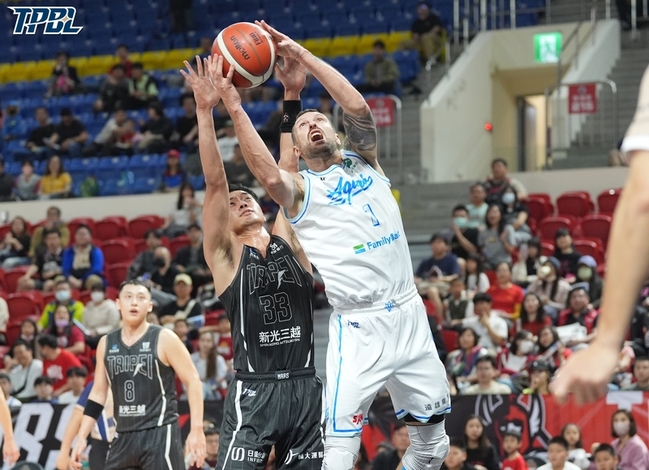 TPBL艾德、摩爾斯雙洋將壓鎮 海神斷戰神3連勝 | 華視新聞