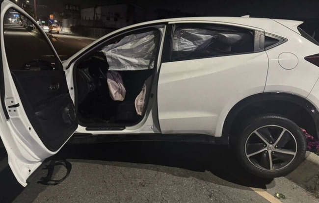 車輛撞斷電桿卡分隔島卻無人影 彰警通知車主到案 | 華視新聞