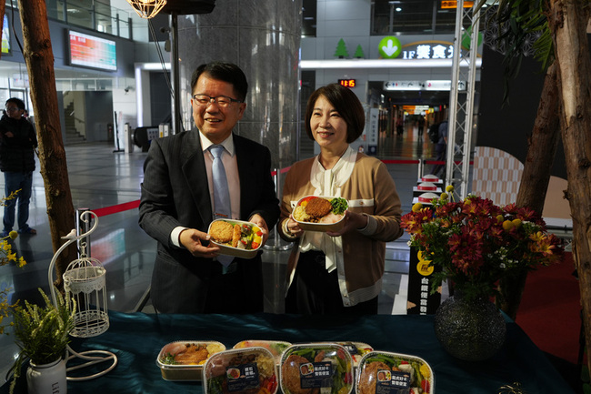 台鐵新推2款屏東龍虎石斑便當 全台14據點販售 | 華視新聞