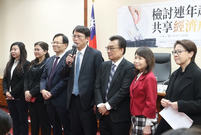 議員指北市府補助一日北高 黃國昌：未收任何一塊錢 | 華視新聞