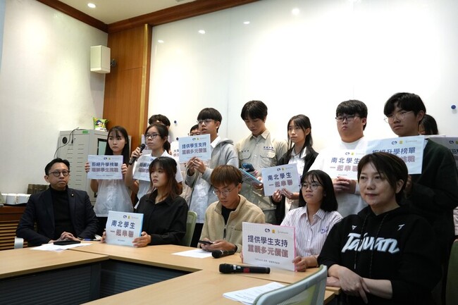 學測滿級分新聞惹議 學生團體籲消弭升學主義 | 華視新聞