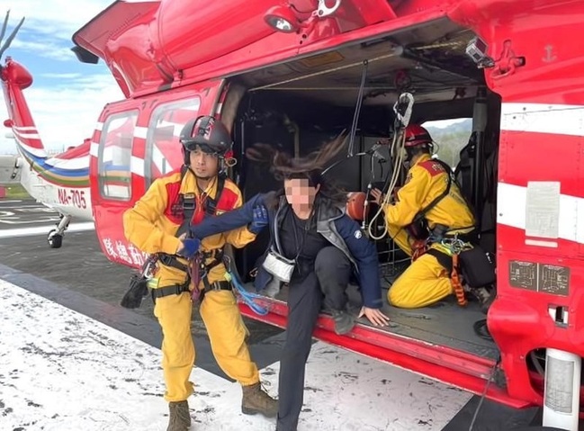 女獨攀腳趾痛直升機載下山 涉3違規最高罰5萬 | 華視新聞