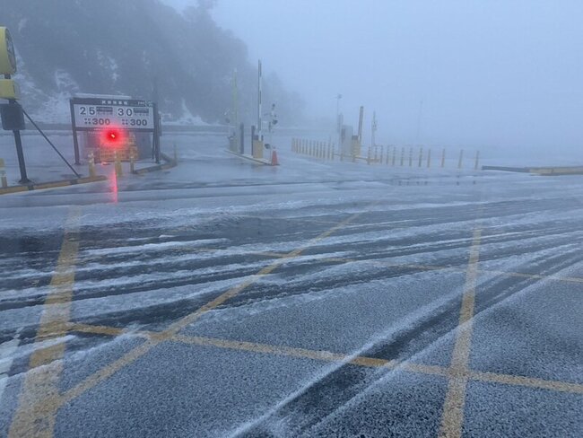 合歡山降冰雹低溫不易融 翠峰至松雪樓夜間封路 | 華視新聞
