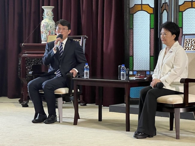 黃國昌同框盧秀燕  強調台中事就是民眾黨的事 | 華視新聞