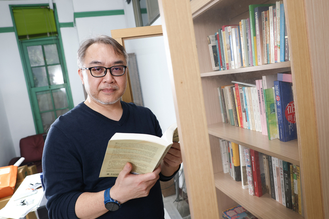 翻譯不只轉換語言 譯者陳榮彬引領新生代入行 | 華視新聞