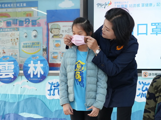 雲林免費提供高中職以下學生口罩 抗揚塵防流感 | 華視新聞