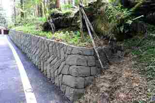 阿里山祝山林道修繕 利用二萬坪崩落塊石砌邊坡