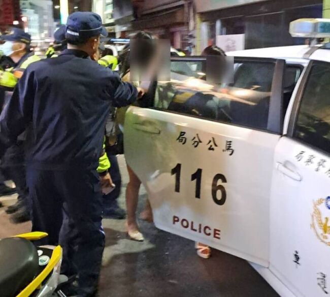 馬公警擴大臨檢  卡拉OK內查獲10名外籍女子 | 華視新聞