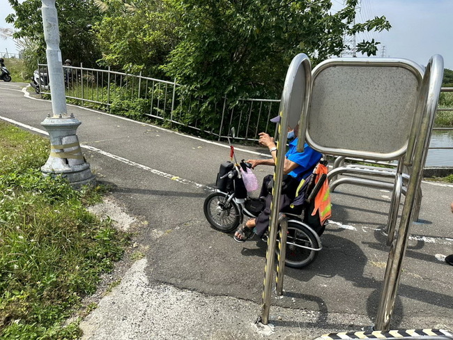 河濱公園車阻遭糾正 新北：編號列管專人助通行 | 華視新聞