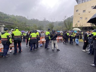 竹聯幫主告別式 北市警查獲3通緝犯2青少年