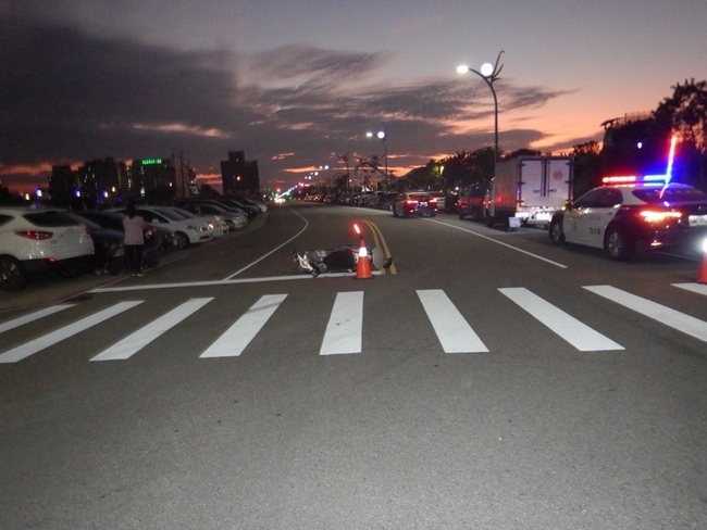 無牌車肇事釀2傷還棄車逃逸  台中警循線逮人 | 華視新聞