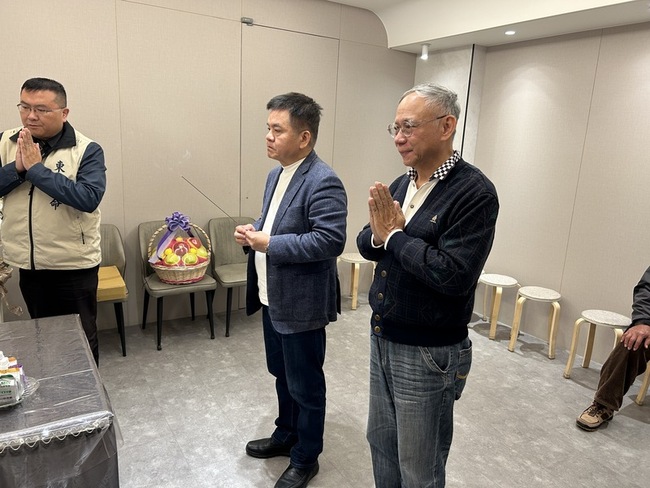 柯文哲父親病逝 立委莊瑞雄前往靈堂拈香致意 | 華視新聞