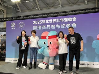 錢薇娟宣傳世壯運周邊商品 透露將擔任壘球隊領隊