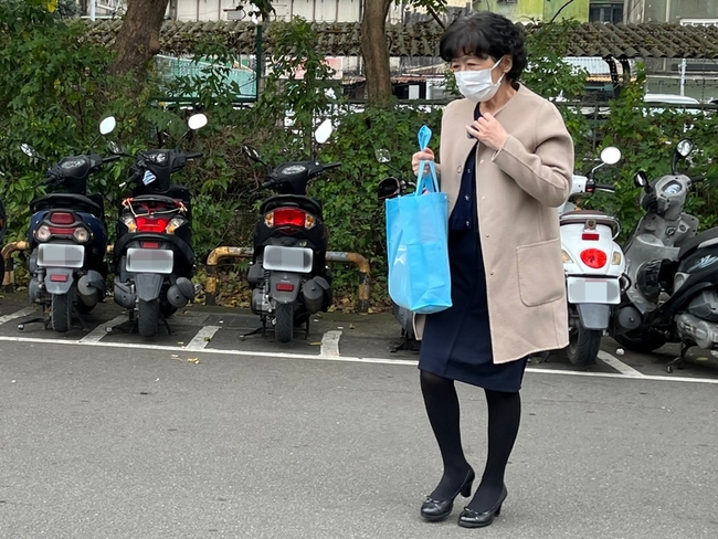 陳佩琪赴北所為柯文哲申請返家探視 盼3/10奔喪 | 華視新聞