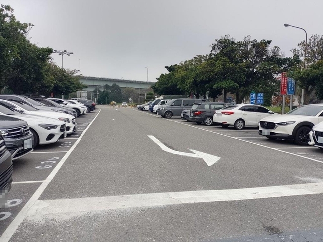 防霸占國道服務區停車位 擬縮短連假停車時數 | 華視新聞