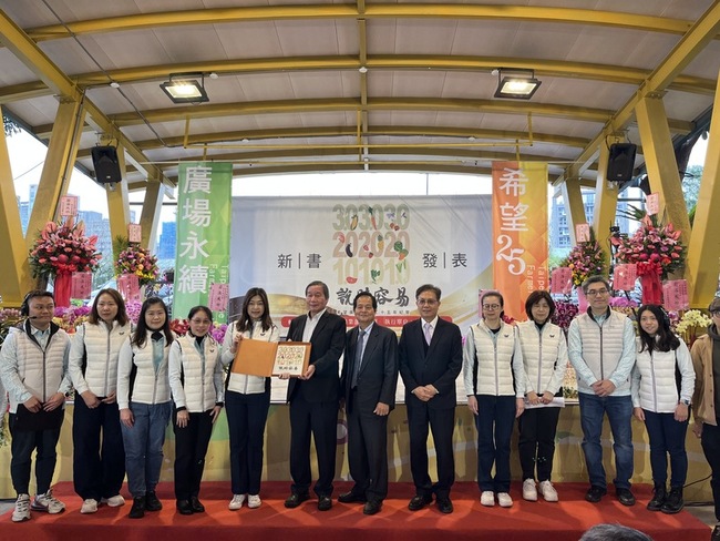 921災後25載 為農民打拼出「希望」廣場 | 華視新聞