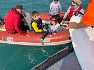 安平帆船賽遇海象轉趨惡劣  台南海巡隊救回13人