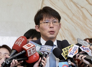 柯文哲父親10日告別式  黃國昌：因父喪不便到場致意