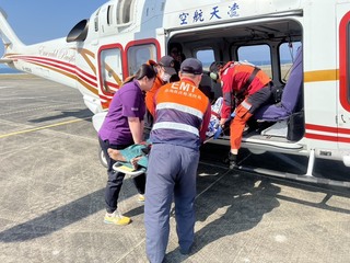 澎湖外島醫療救援 救護直升機單日執行3起後送
