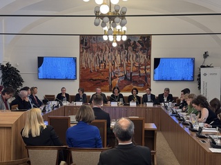 捷克眾議院與智庫探討中國極權 揭露中共間諜行動