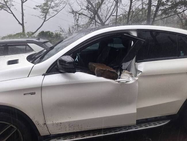 中橫便道落石砸車1人傷  取消2通行班次 | 華視新聞