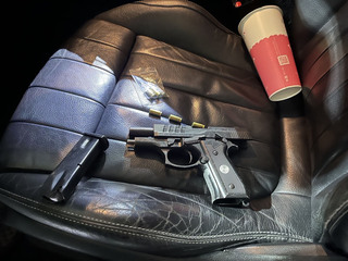 台中警獲報行車糾紛查獲槍毒  駕駛棄車逃逸落網