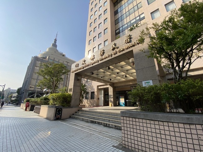 手搖店中國籍闆娘收函文 移民署:因疑違反規定 | 華視新聞