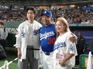 MLB熱身賽大谷翔平打第一棒  大咖韓星化身粉絲觀戰