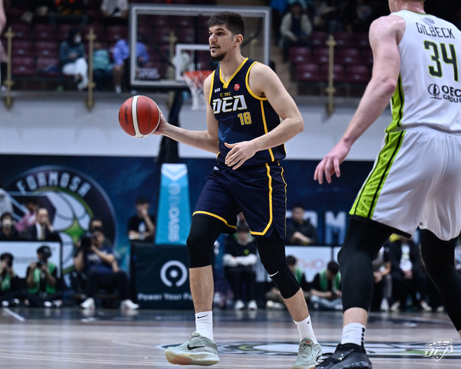 TPBL馬可24分領軍擊退夢想家 特攻奪5連勝 | 華視新聞