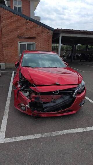 車輛撞毀雲林炸雞攤留車牌  警將開罰吊照