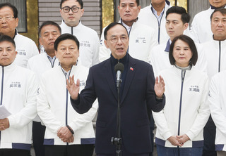 朱立倫率國民黨團  宣布提出反廢死、反戒嚴公投