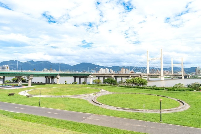 新北三重重陽橋下  打造河濱「花漾水樂園」 | 華視新聞