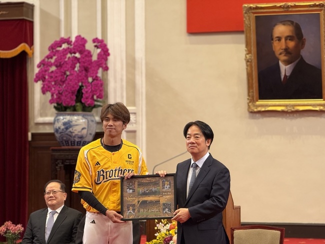 平野惠一兩度進總統府身分不同  喊新球季3目標 | 華視新聞