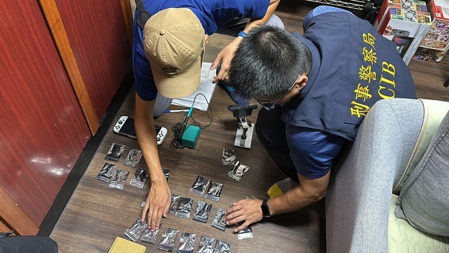 幫買家Switch改機玩盜版遊戲  花蓮賣家侵權逾1億 | 華視新聞