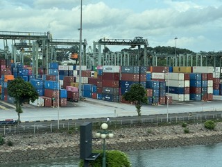 關稅戰下科技轉運風險增 新加坡監管與開放間求平衡