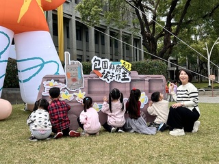 屏東兒童節「包圍縣府」 彩繪公車、模擬一日縣長