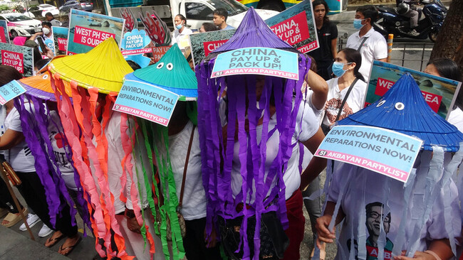 菲政黨中國領事館前示威 要求賠償南海生態破壞損失 | 華視新聞