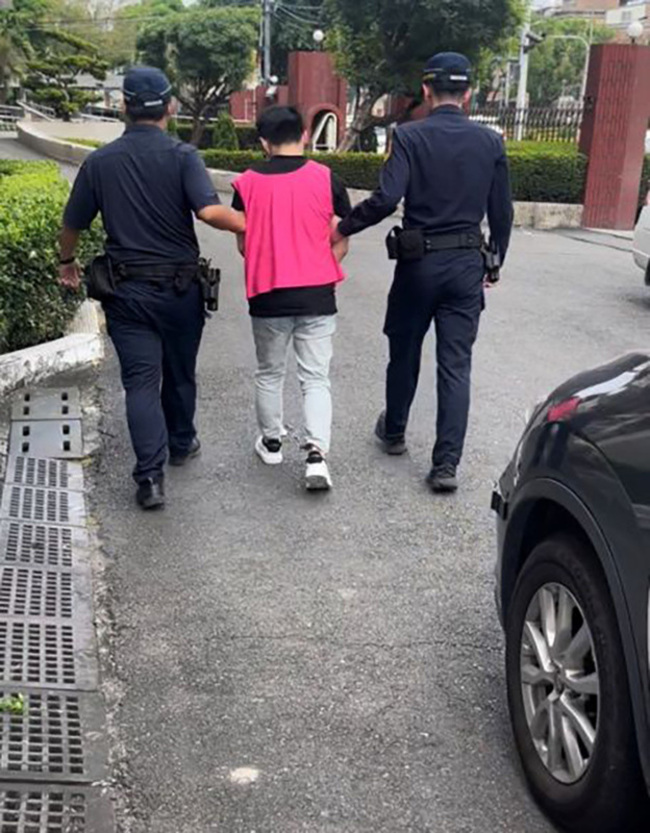 誤信假虛擬貨幣App 屏東女子遭詐騙逾900萬元 | 華視新聞