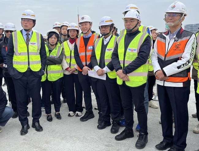 立委考察淡江大橋 蘇巧慧洪孟楷黃國昌同場關心 | 華視新聞