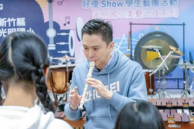 兒童節禮物 竹北市贈直笛與卡林巴琴 | 華視新聞