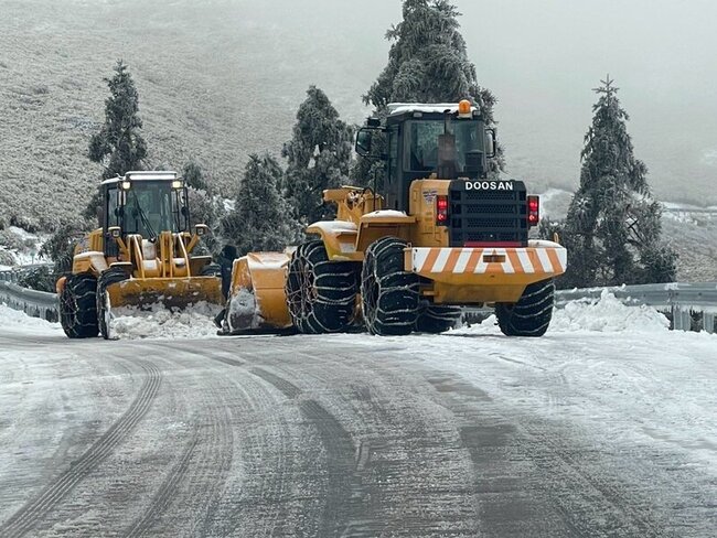 合歡山積雪11.5公分恐結冰 台8及14甲線夜間封閉 | 華視新聞
