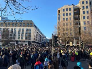 移英港人抗議中國超級使館建案 珍惜久違集會自由