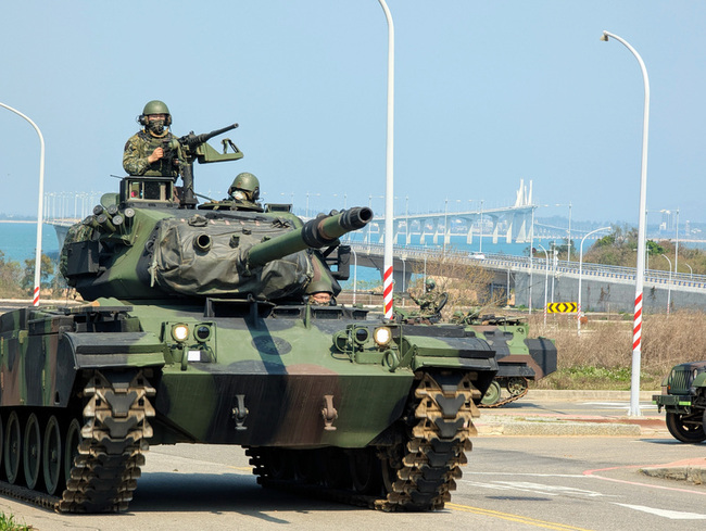 國軍立即備戰操演 金防部戰車甲車出動演練 | 華視新聞