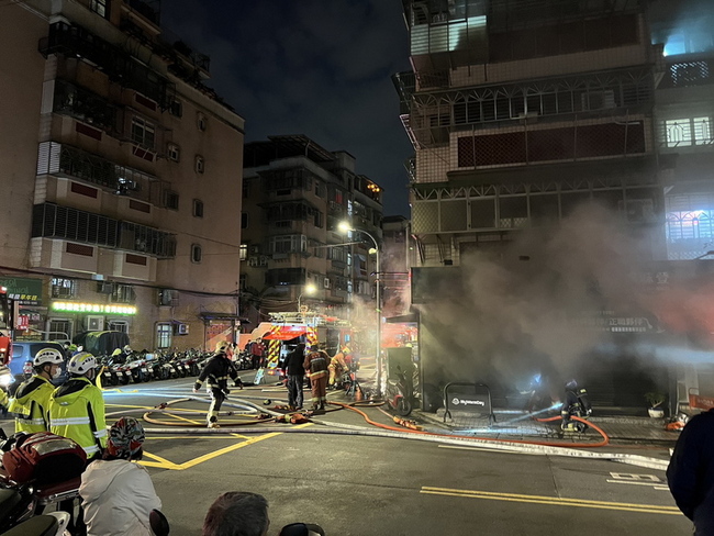 新北板橋社區早餐店火警 消防撲滅無傷亡 | 華視新聞