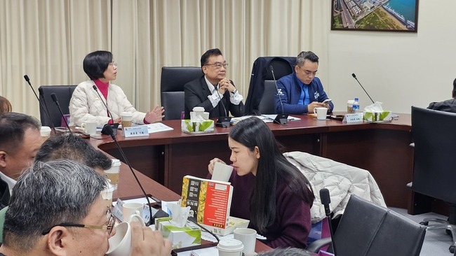 立院交委會考察  台北港：續填海造陸400多公頃 | 華視新聞