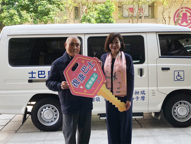 「摩卡咖啡」再贈基市復康巴士 盼助更多身障者 | 華視新聞