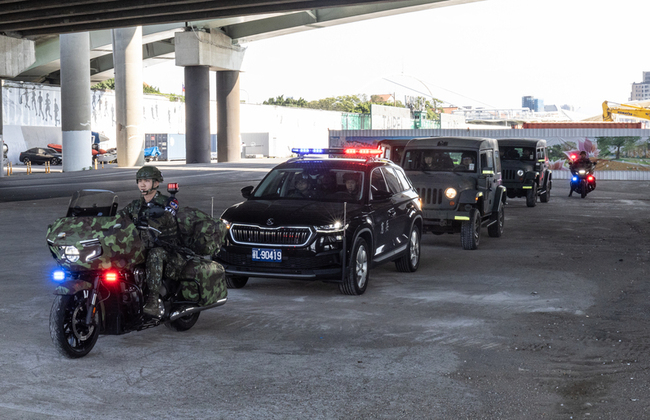國軍立即備戰操演 憲兵快反連重型機車偵巡 | 華視新聞
