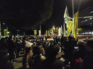 柯文哲庭訊結束還押看守所 支持者法院外聲援