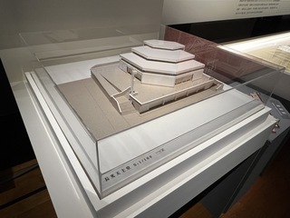 史前館「聖堂光影」特展 呈現傅義的教堂手稿作品